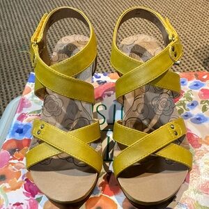 Mustard yellow wedge sandals size 6